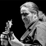 JuanMi Cabral “El Coyote” - Bajo elétrico y guitarra flamenca:eléctrica